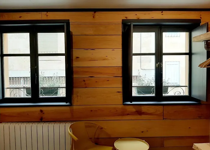 Hostal Amelia By Gaiarooms